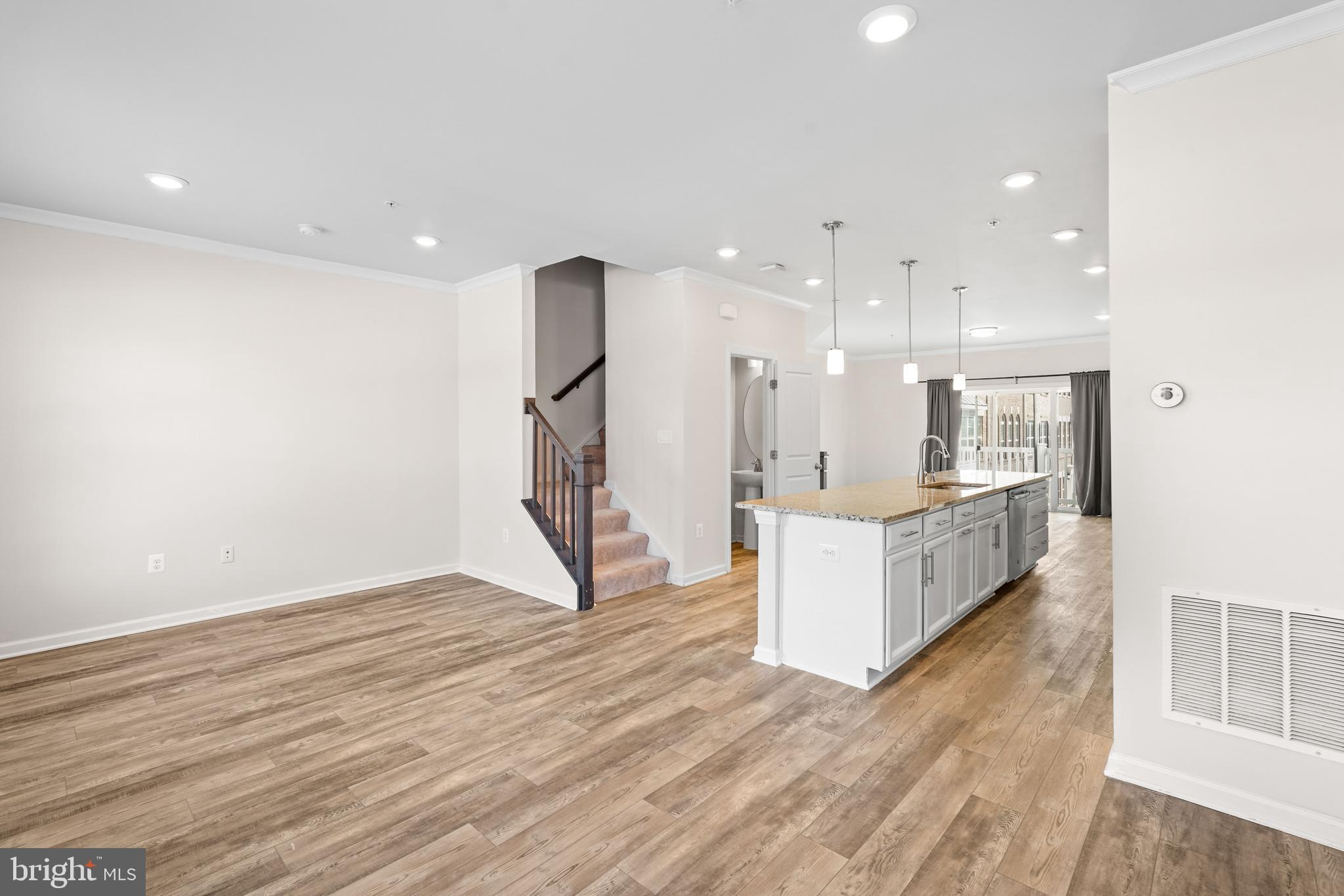 METROPOLITAN AT COLLEGE PARK - Residential