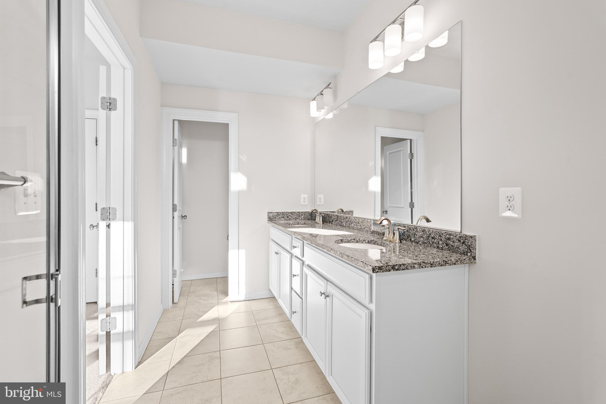 METROPOLITAN AT COLLEGE PARK - Residential
