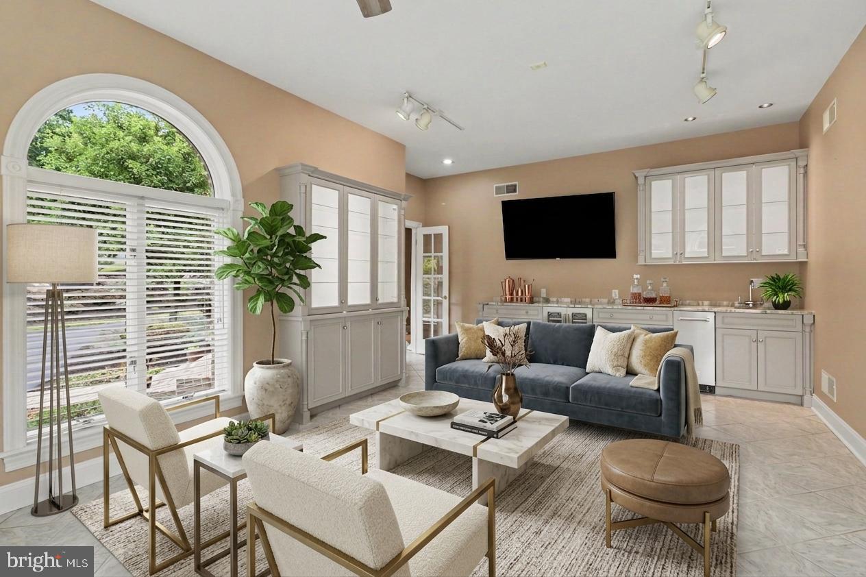 FOREST HILLS - Residential