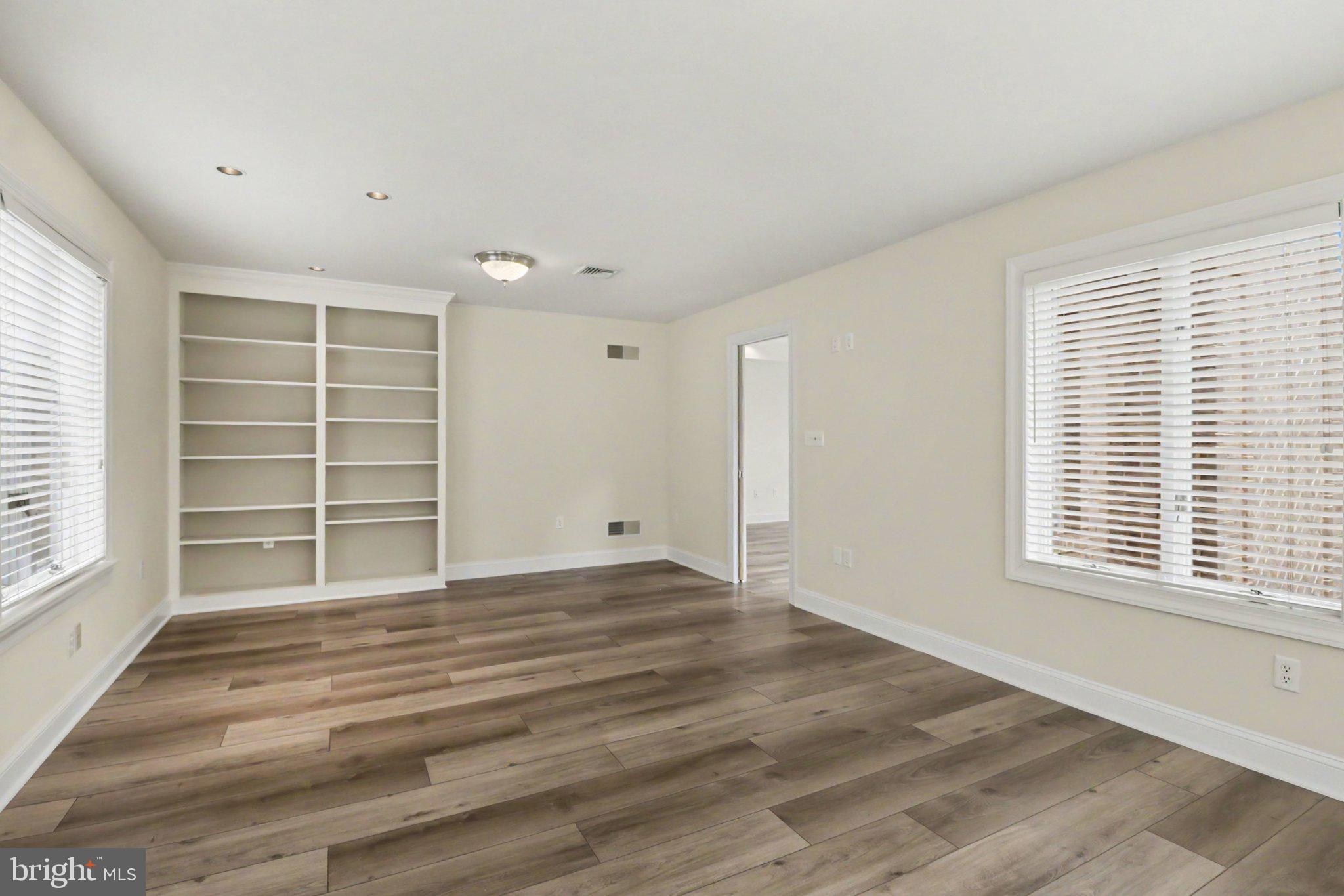 FOREST HILLS - Residential