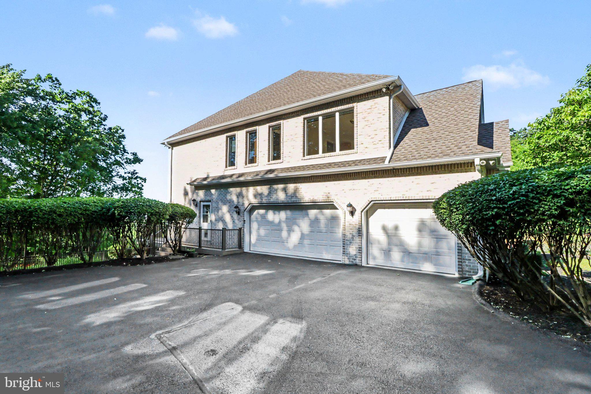 FOREST HILLS - Residential