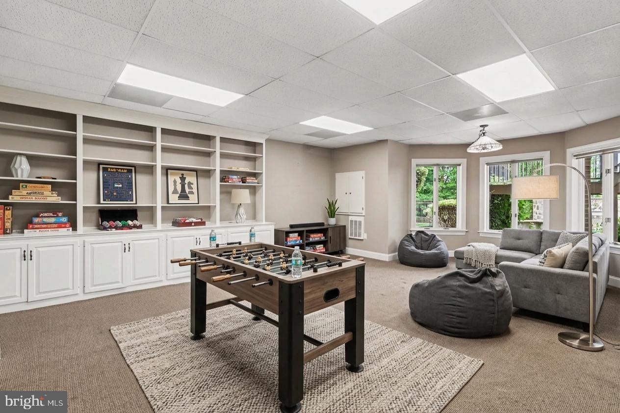 FOREST HILLS - Residential