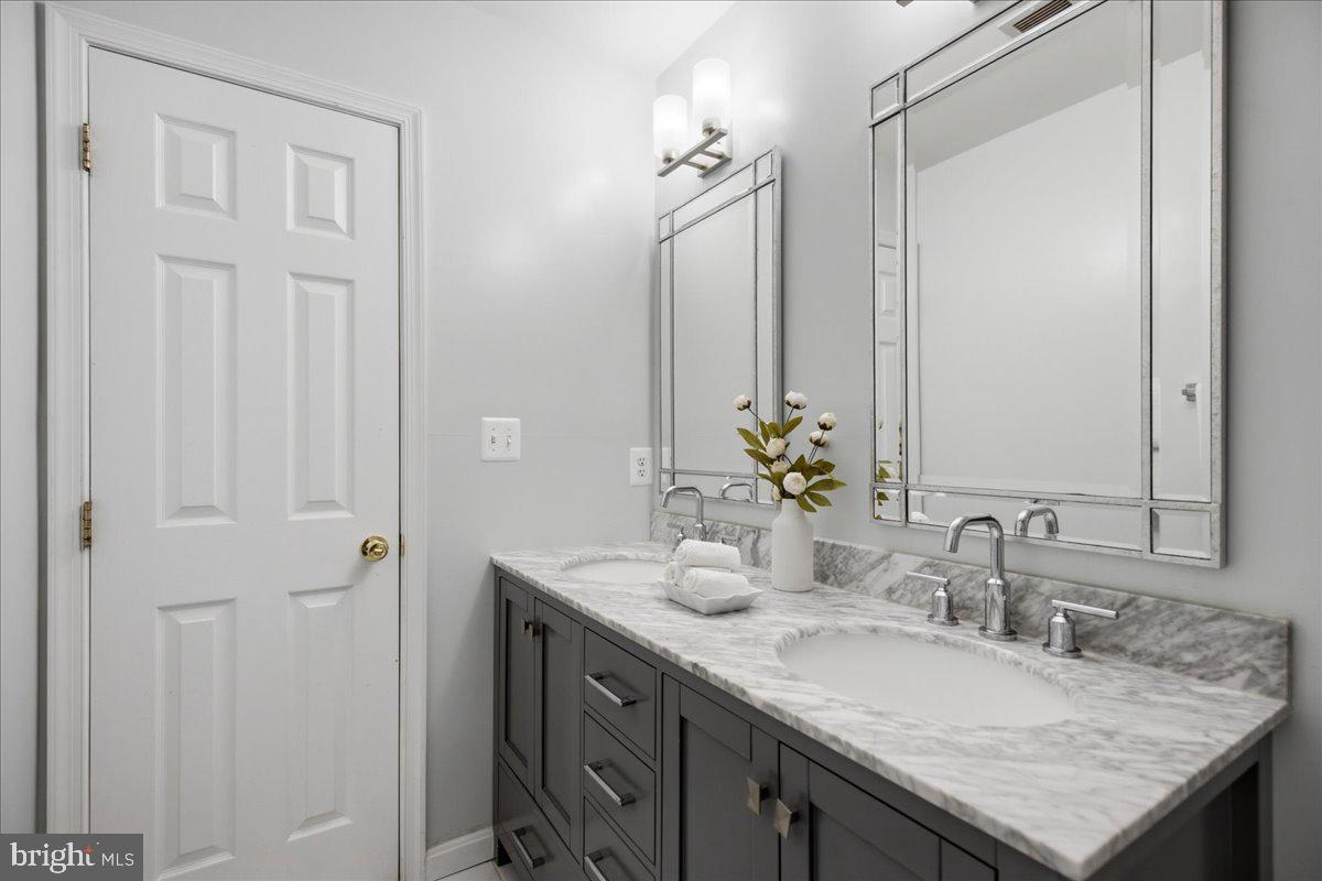 HUNTING CREEK KNOLLS - Residential