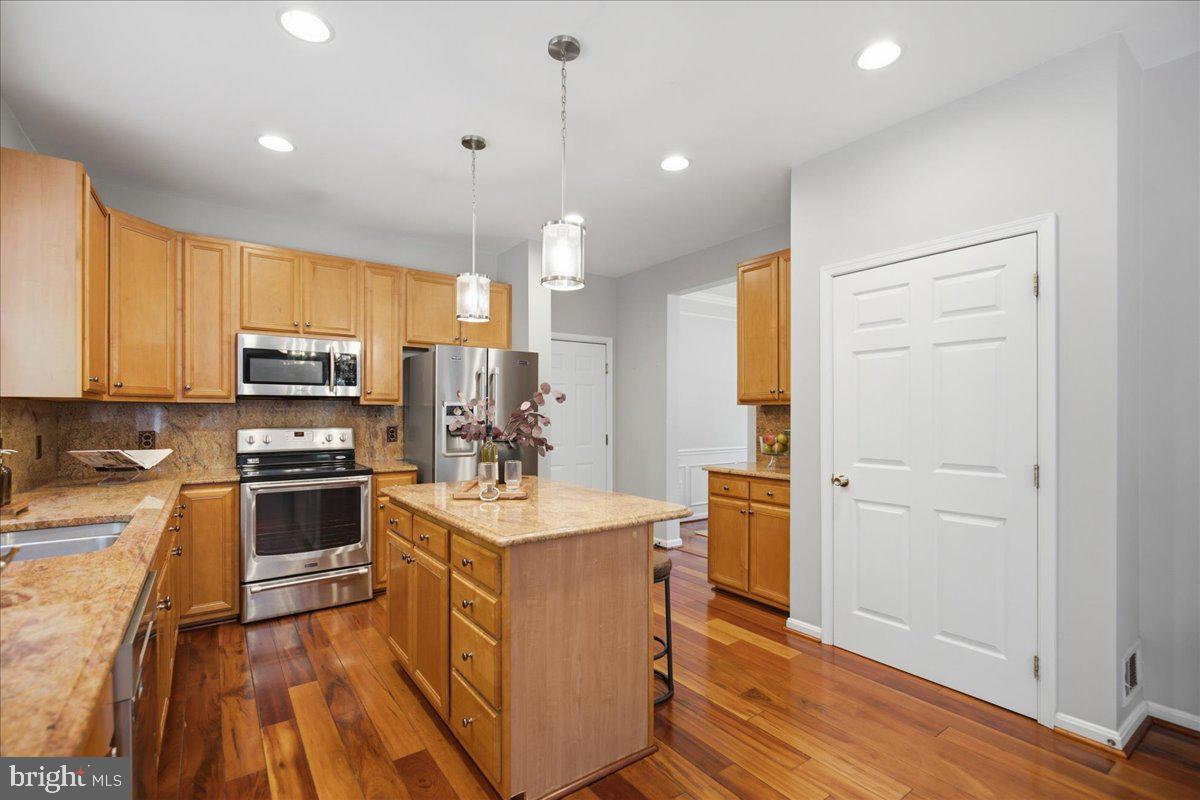 HUNTING CREEK KNOLLS - Residential