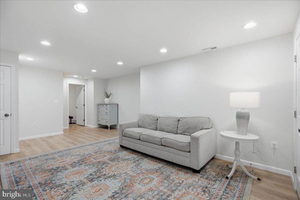 HUNTING CREEK KNOLLS - Residential