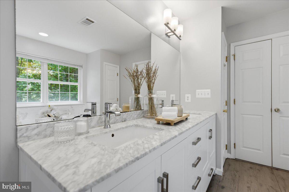 HUNTING CREEK KNOLLS - Residential