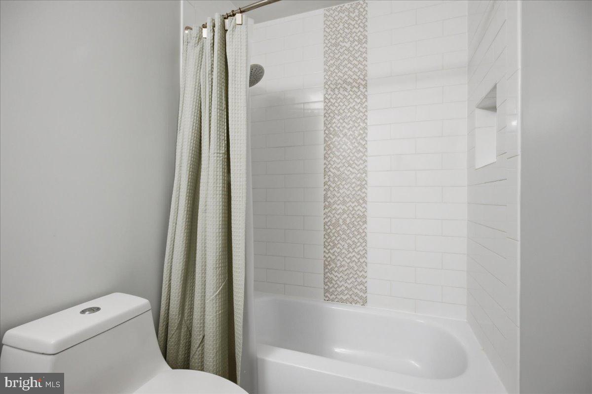 HUNTING CREEK KNOLLS - Residential
