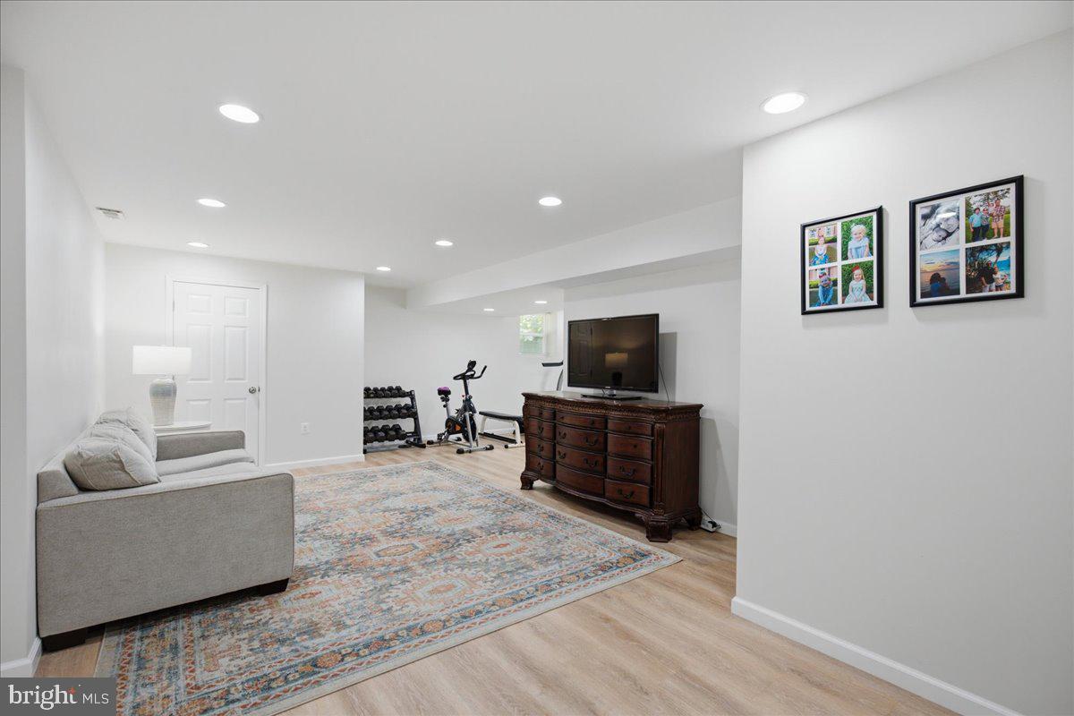 HUNTING CREEK KNOLLS - Residential