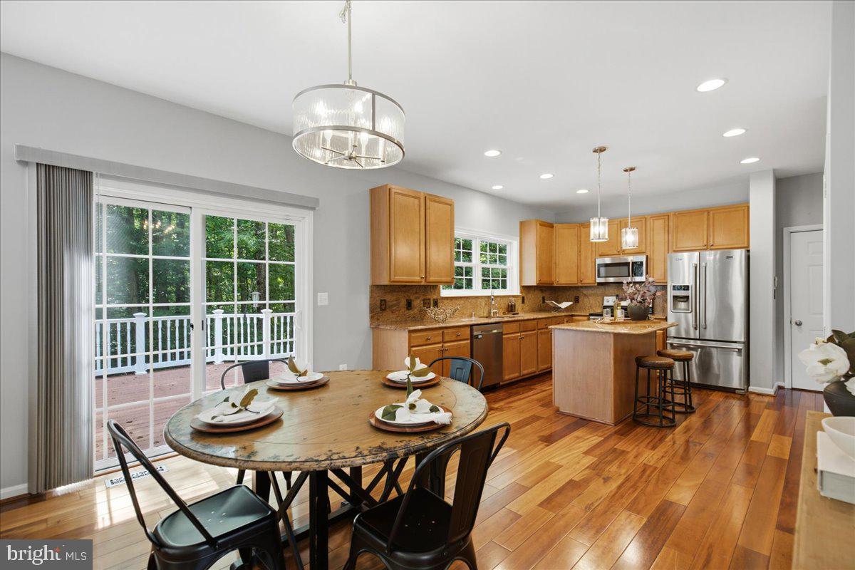 HUNTING CREEK KNOLLS - Residential