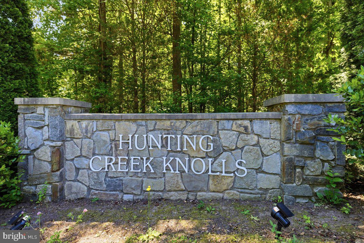 HUNTING CREEK KNOLLS - Residential