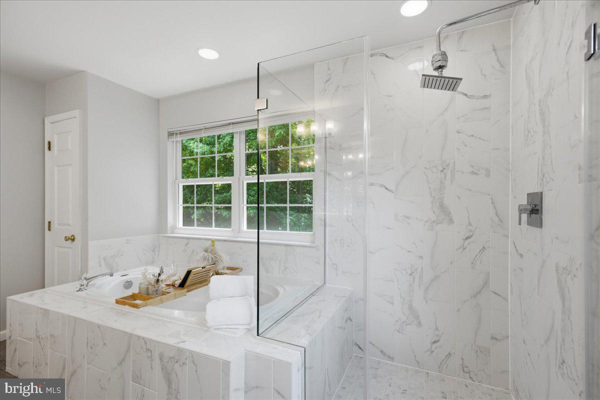 HUNTING CREEK KNOLLS - Residential