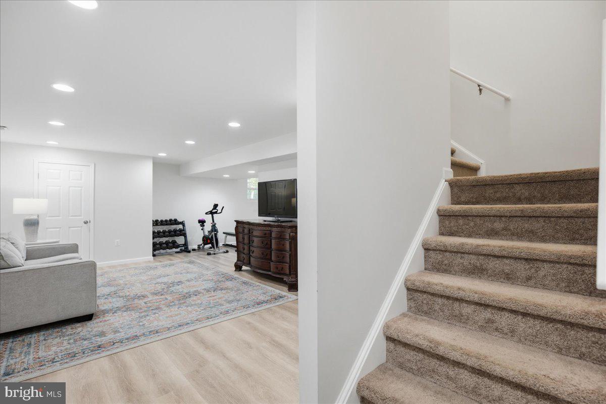 HUNTING CREEK KNOLLS - Residential
