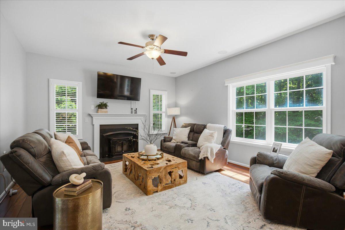 HUNTING CREEK KNOLLS - Residential