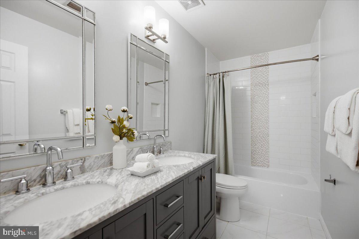 HUNTING CREEK KNOLLS - Residential