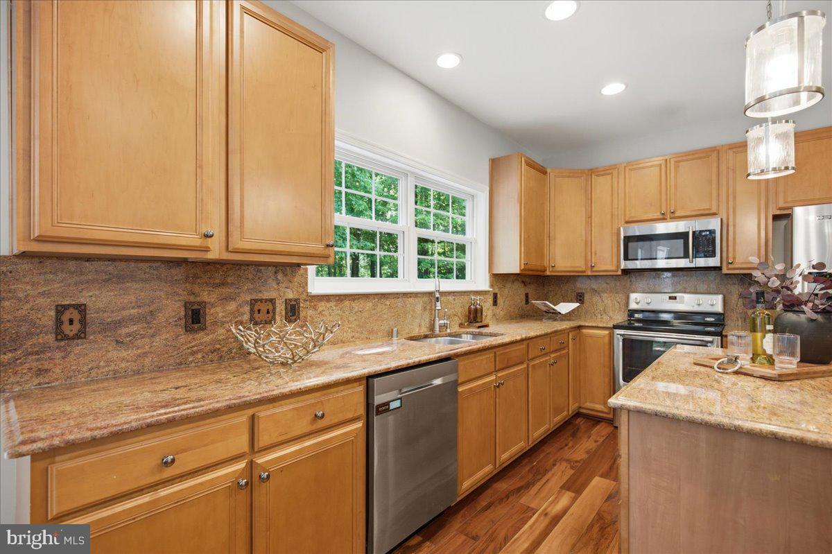 HUNTING CREEK KNOLLS - Residential