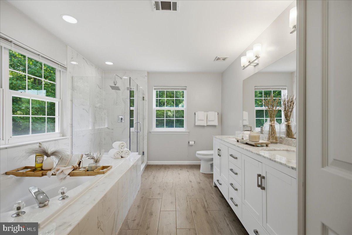 HUNTING CREEK KNOLLS - Residential