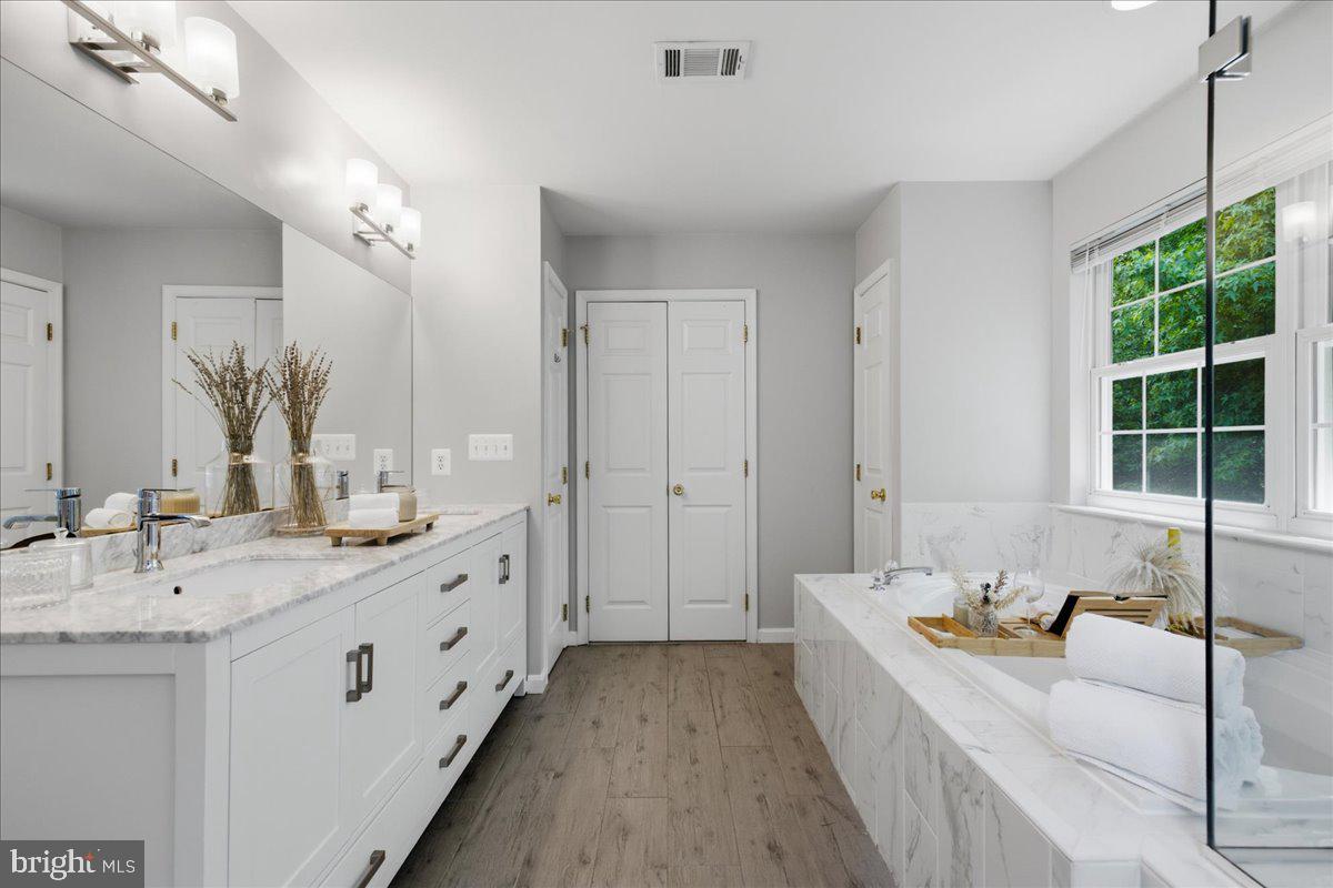 HUNTING CREEK KNOLLS - Residential