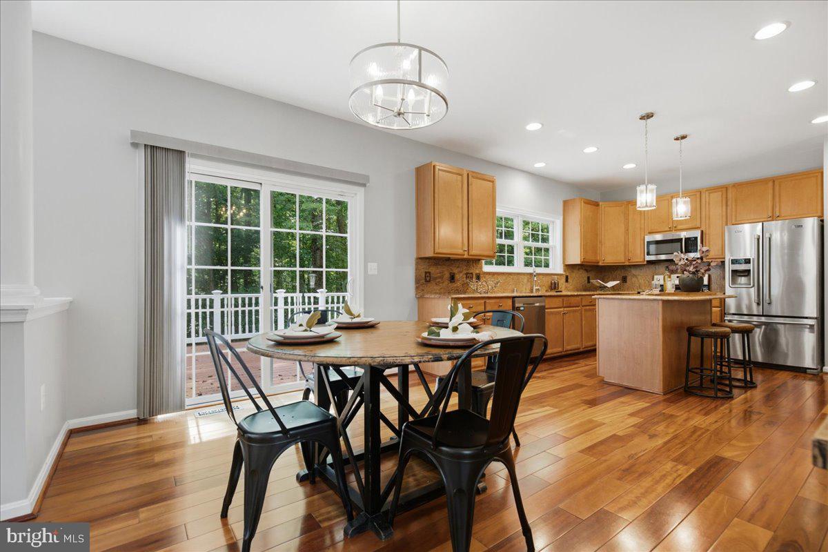 HUNTING CREEK KNOLLS - Residential