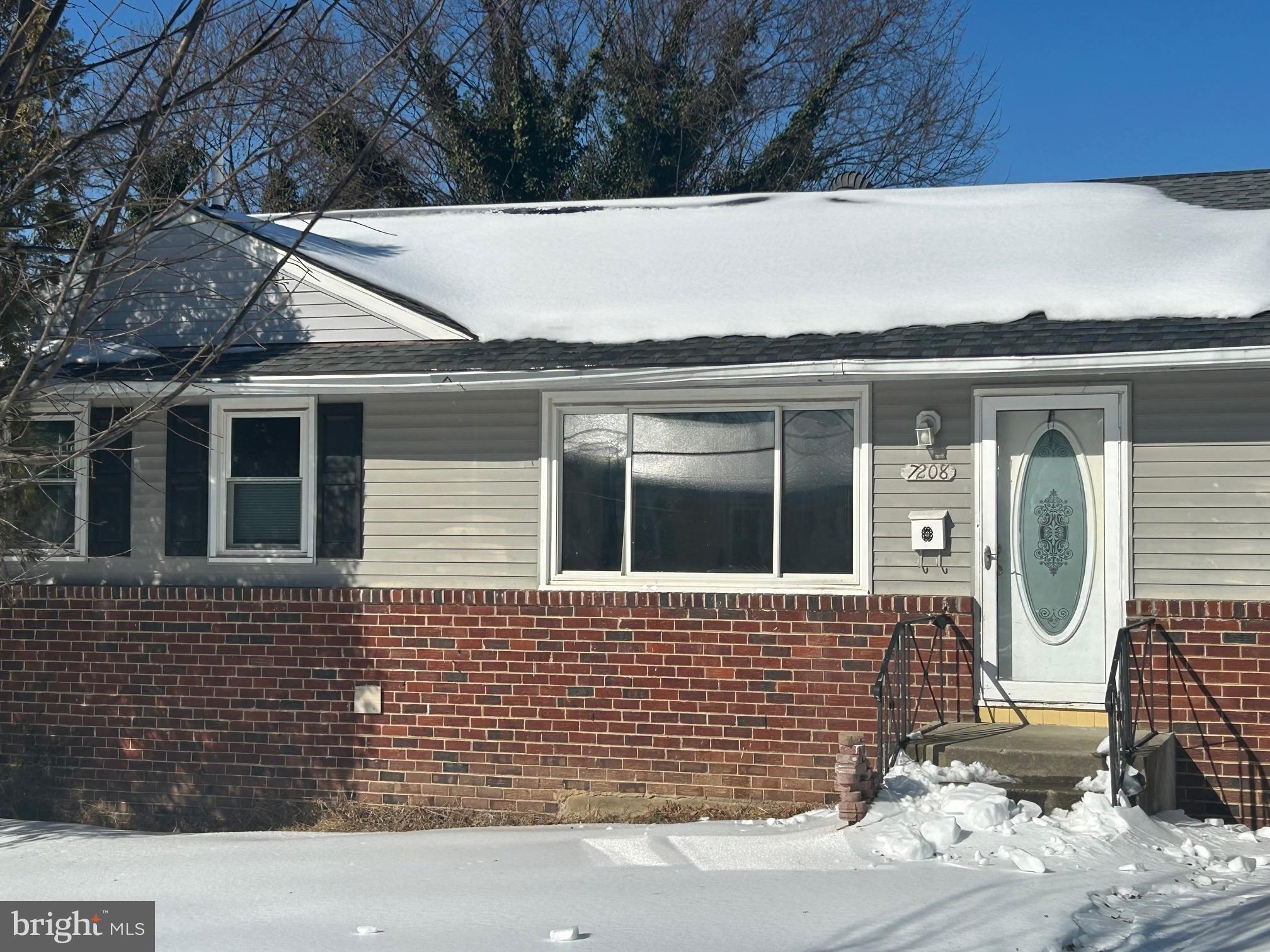 5BR/2BA RAMBLER IN NEW CARROLLTON, FULLY RENOVATED IN 2026. ROOF REPLACED 2021. SOLID WOOD CHERRY CABINETS, GRANITE COUNTER TOP, SS APPLIANCES, DESIGNER TILE, HARDWOOD FLOOR, LUXURY CARPET, LIGHTS, & FRESH PAINT! PERFECT HOME FOR FAMILIES OF ANY SIZE. MUST SEE PICTURES! GO & SHOW!