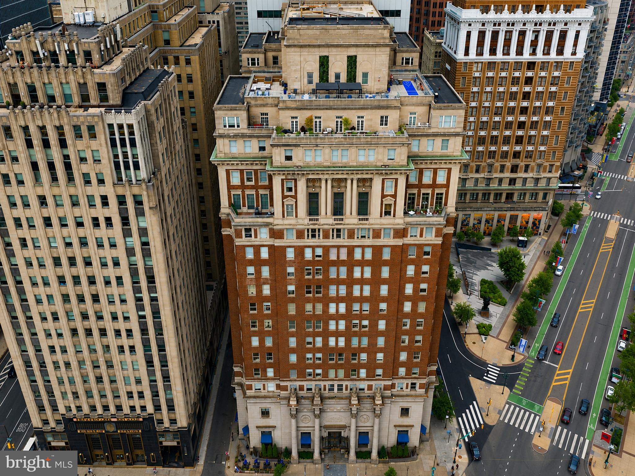 LOGAN SQUARE - Residential