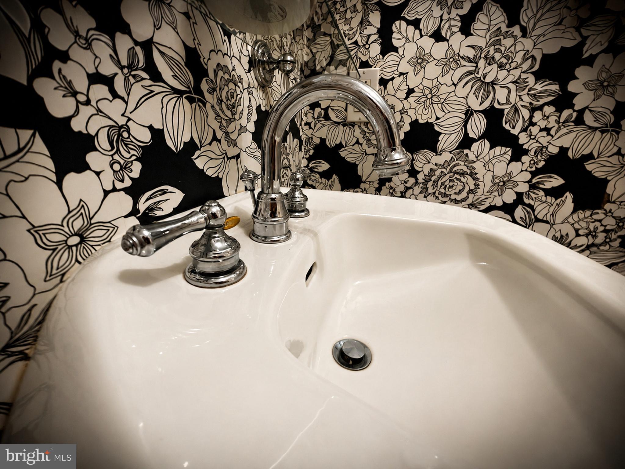 LOGAN SQUARE - Residential