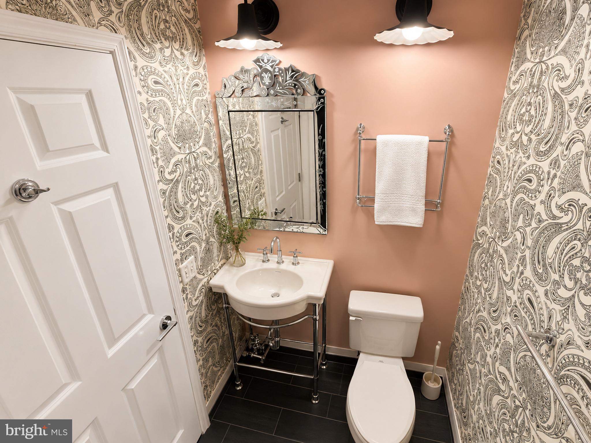 LOGAN SQUARE - Residential