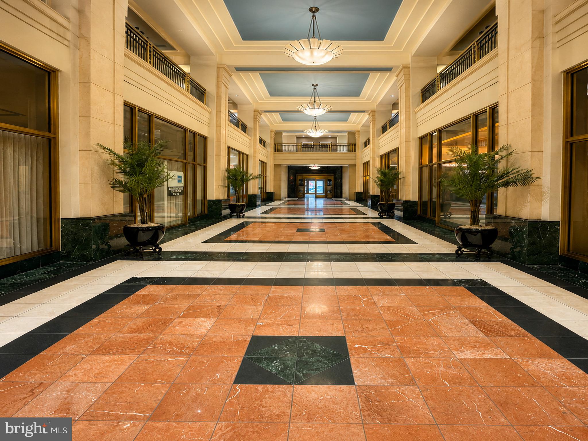 LOGAN SQUARE - Residential
