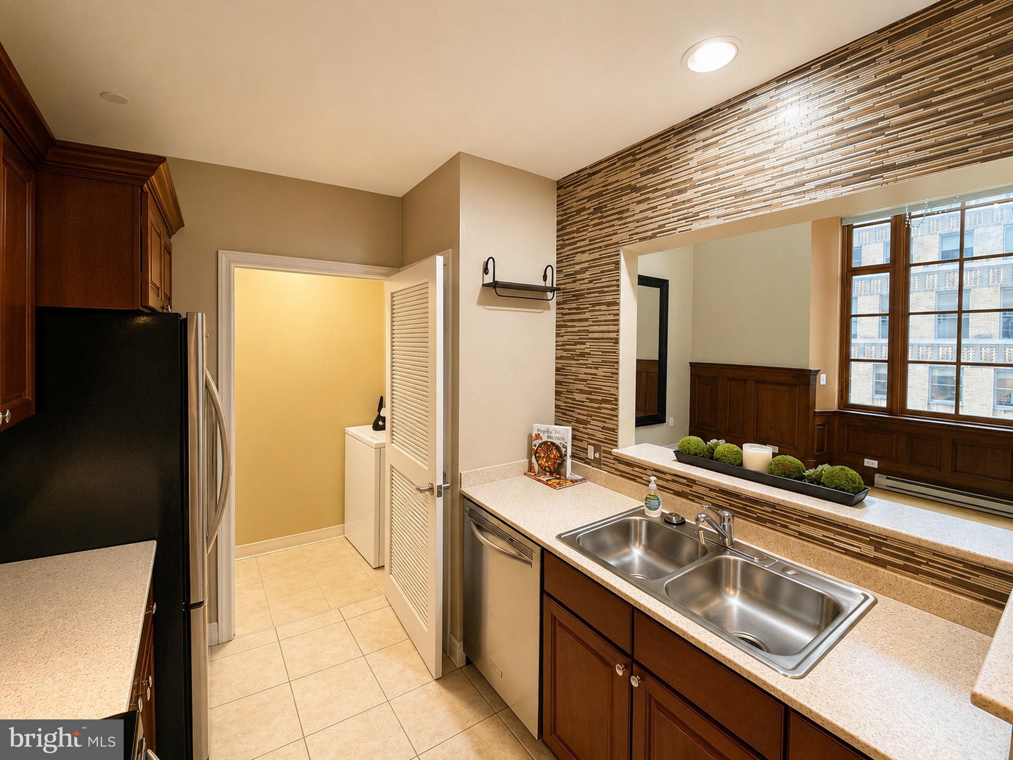 LOGAN SQUARE - Residential