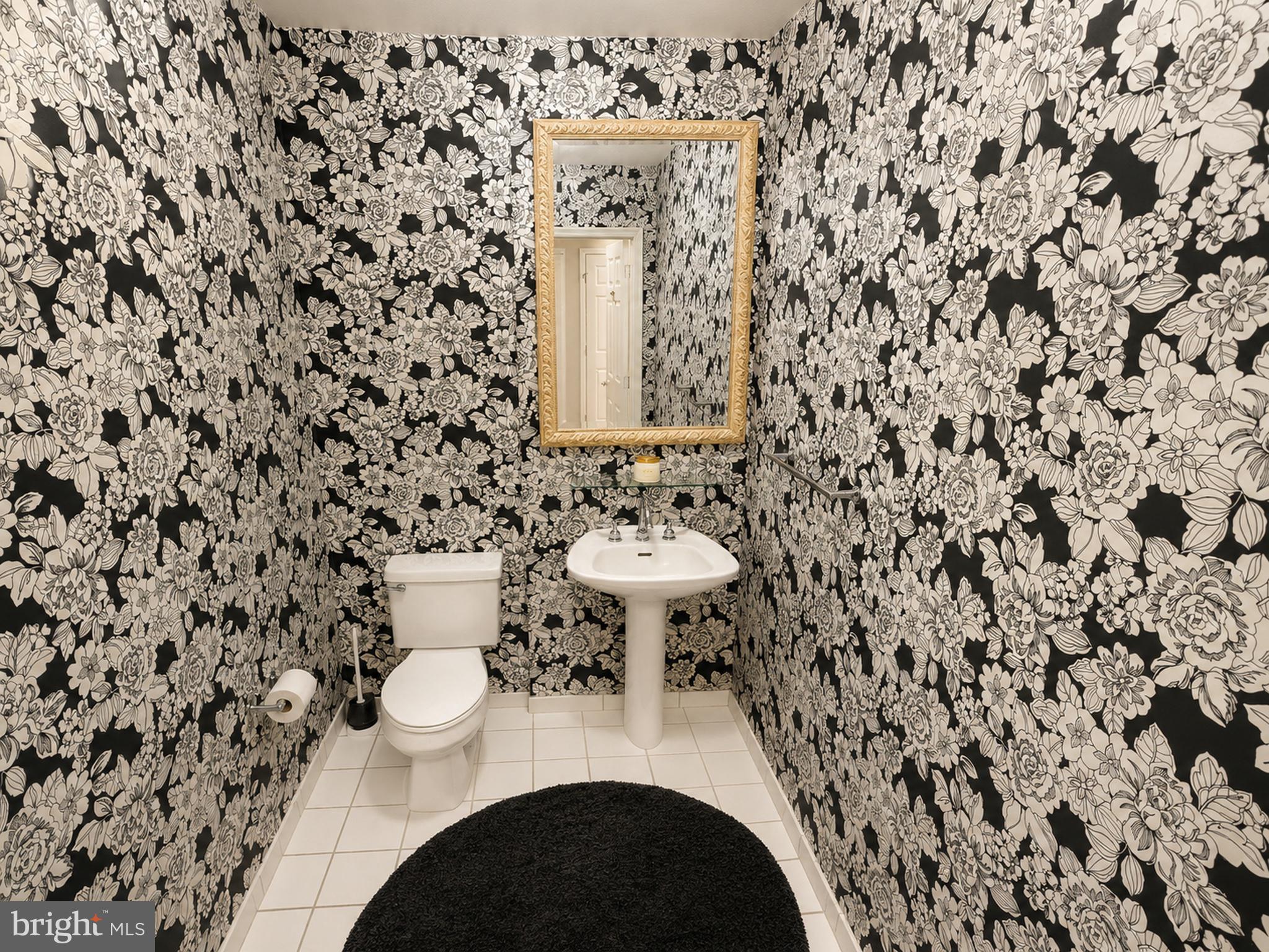LOGAN SQUARE - Residential