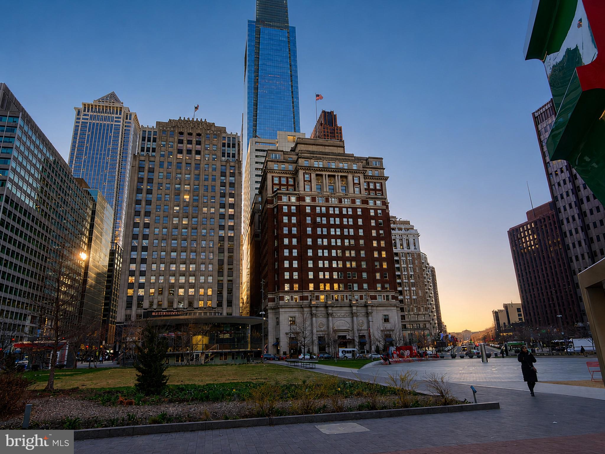 LOGAN SQUARE - Residential