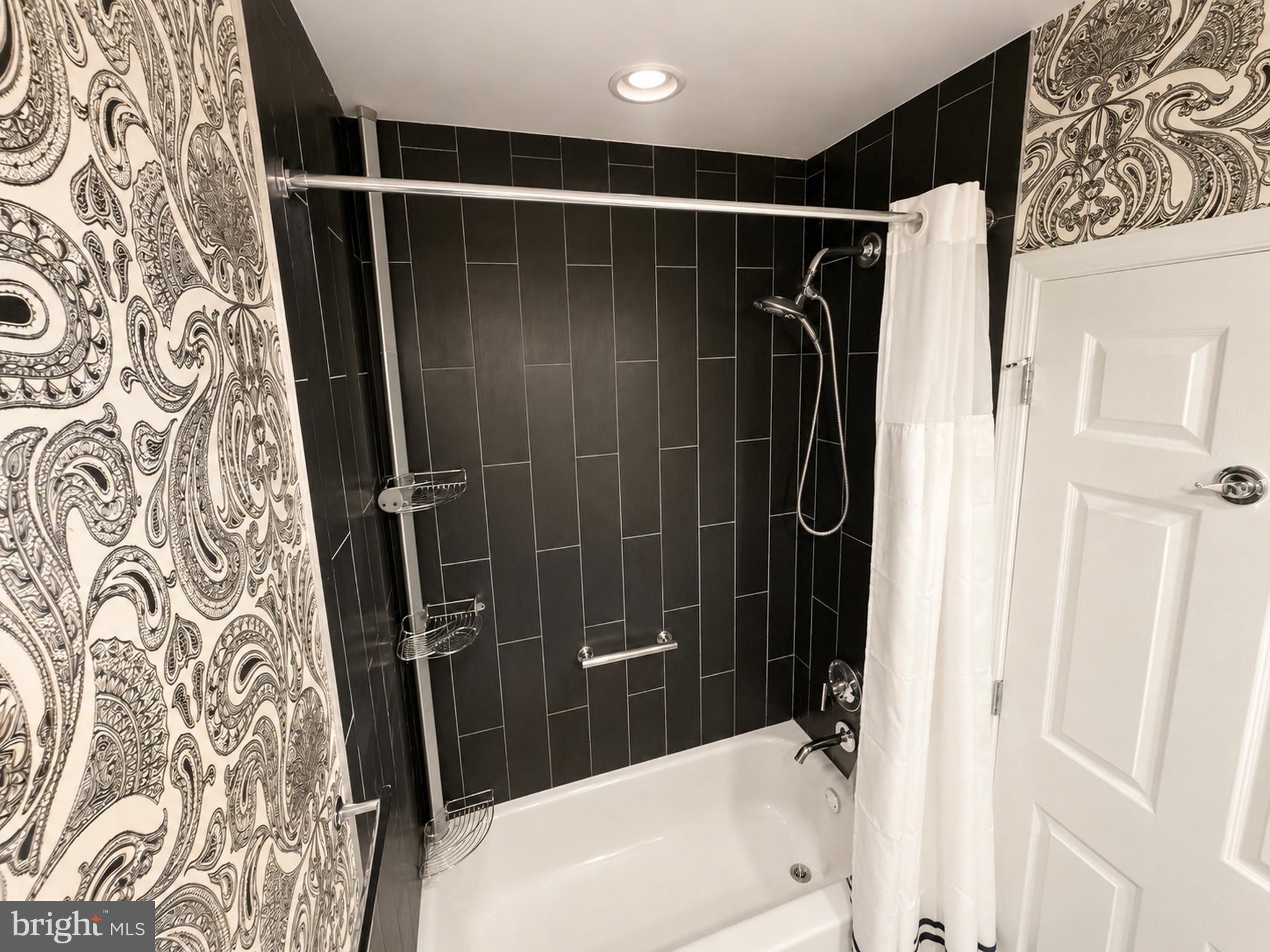 LOGAN SQUARE - Residential