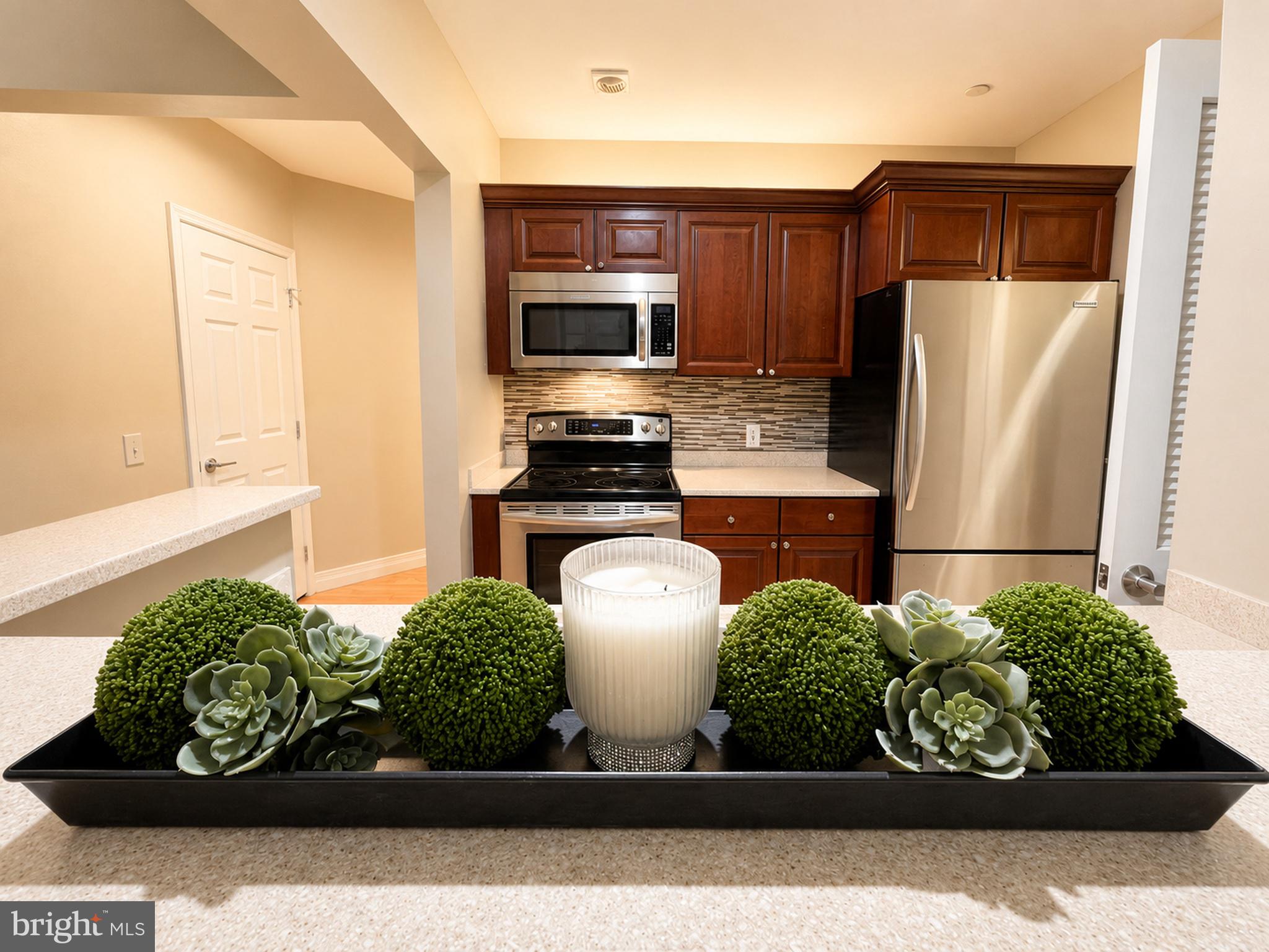 LOGAN SQUARE - Residential