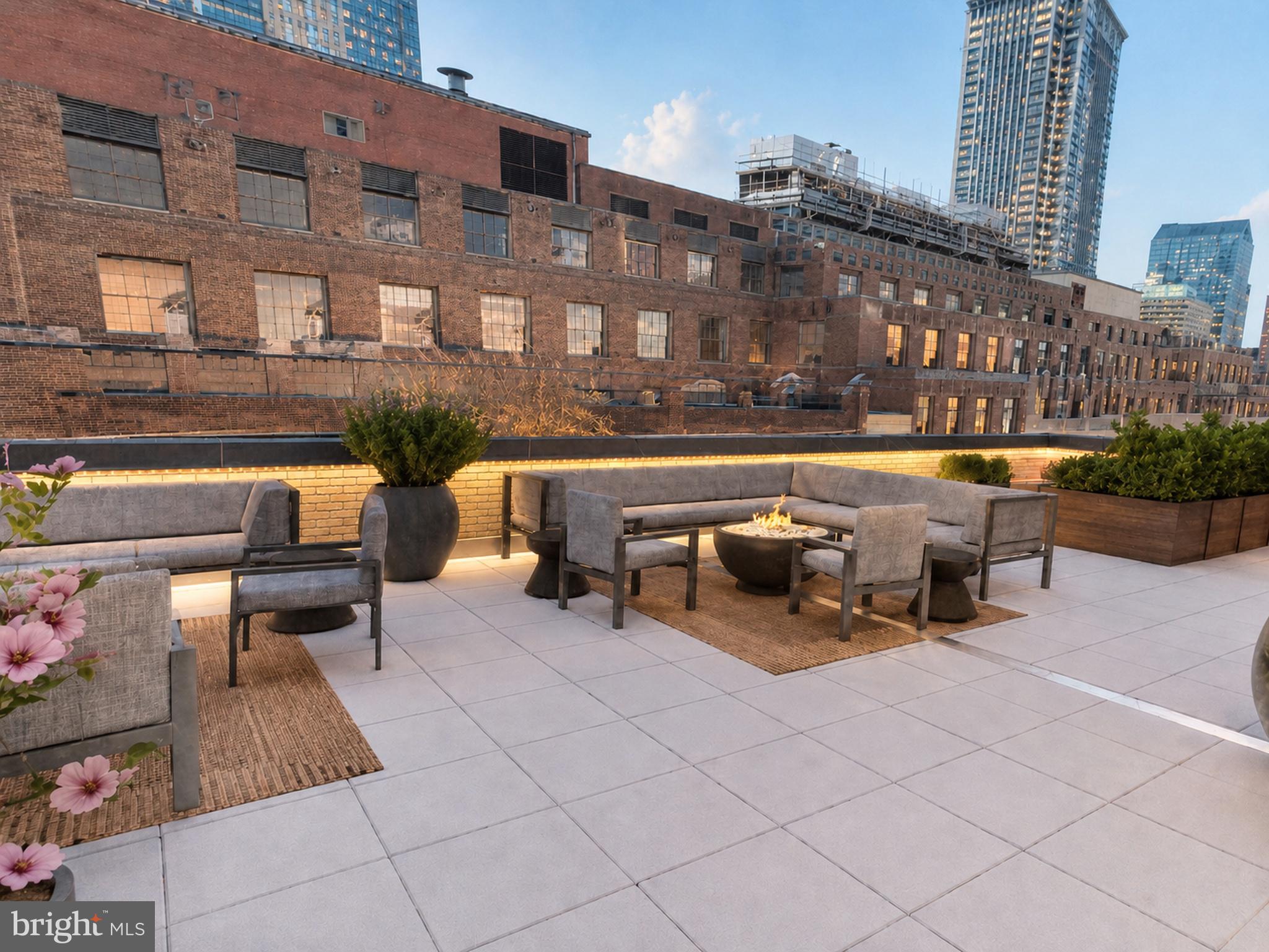 LOGAN SQUARE - Residential