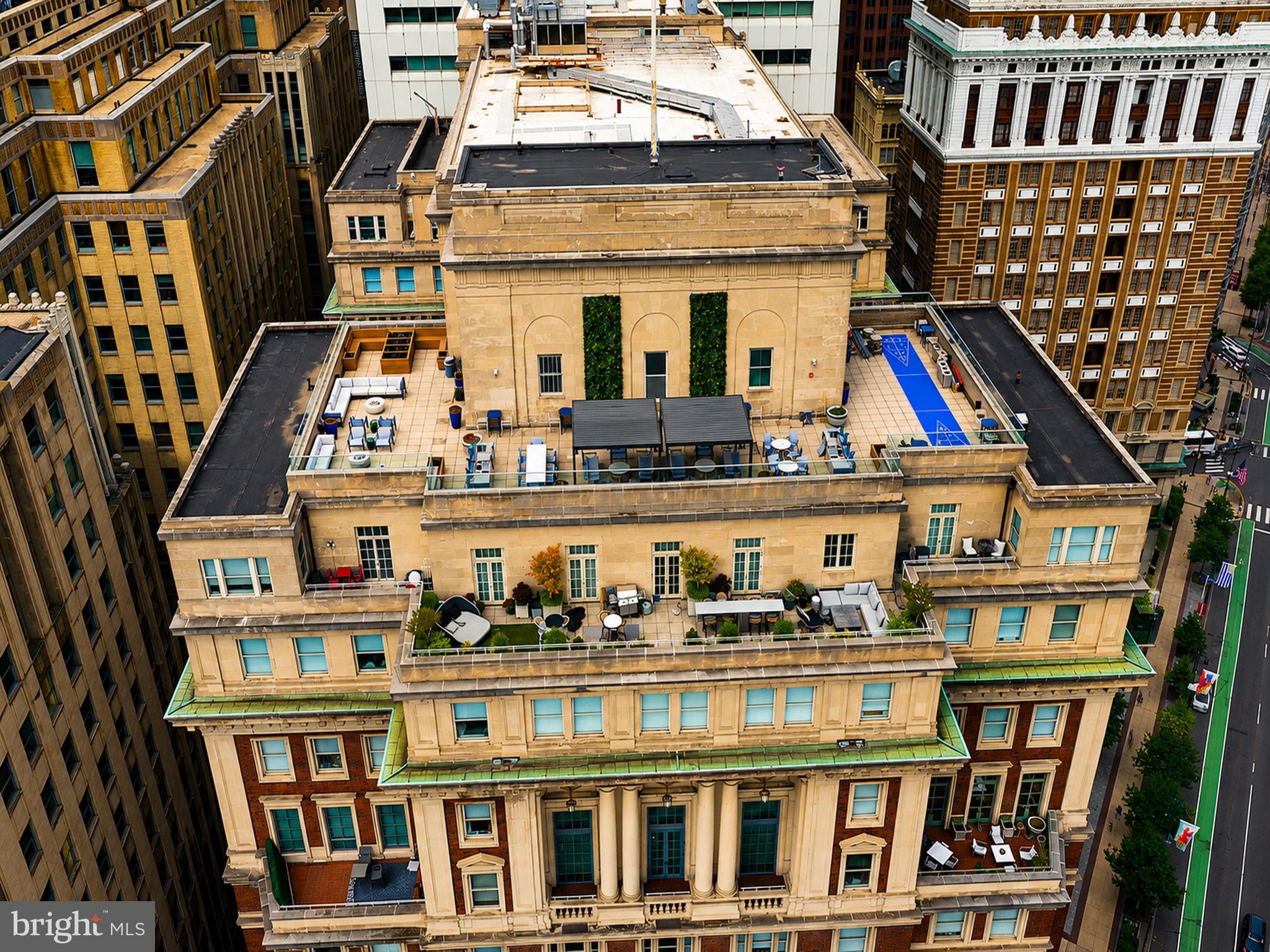 LOGAN SQUARE - Residential