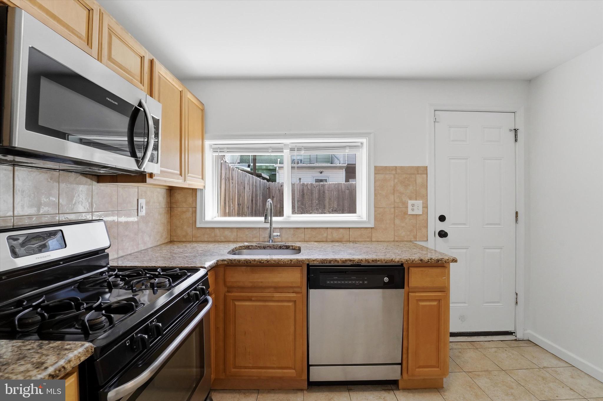 PORT RICHMOND - Residential