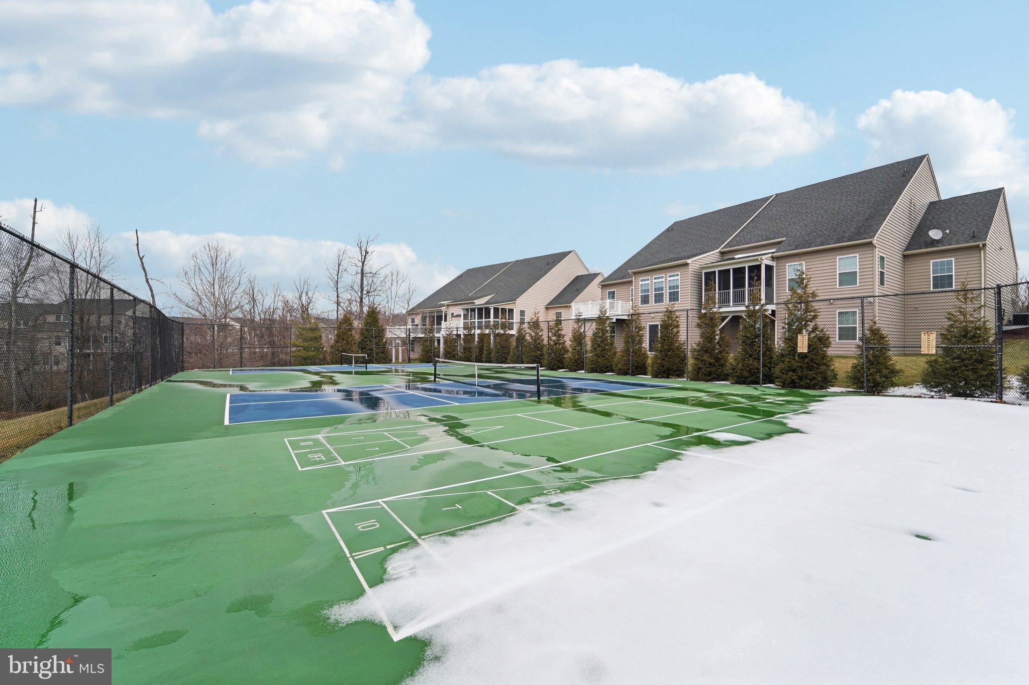 SIGNATURE CLUB AT GREENVIEW - Residential