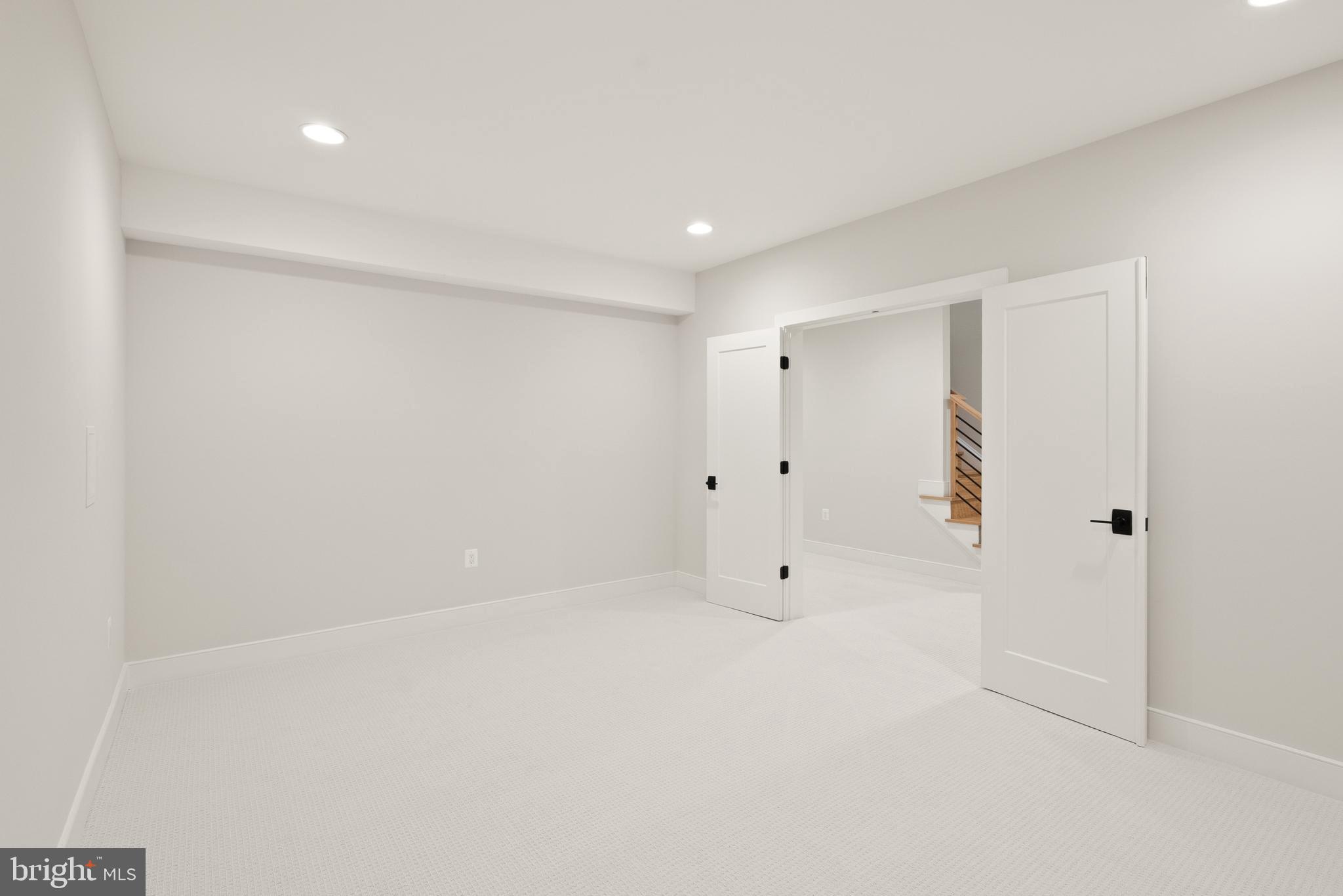 VIENNA WOODS - Residential