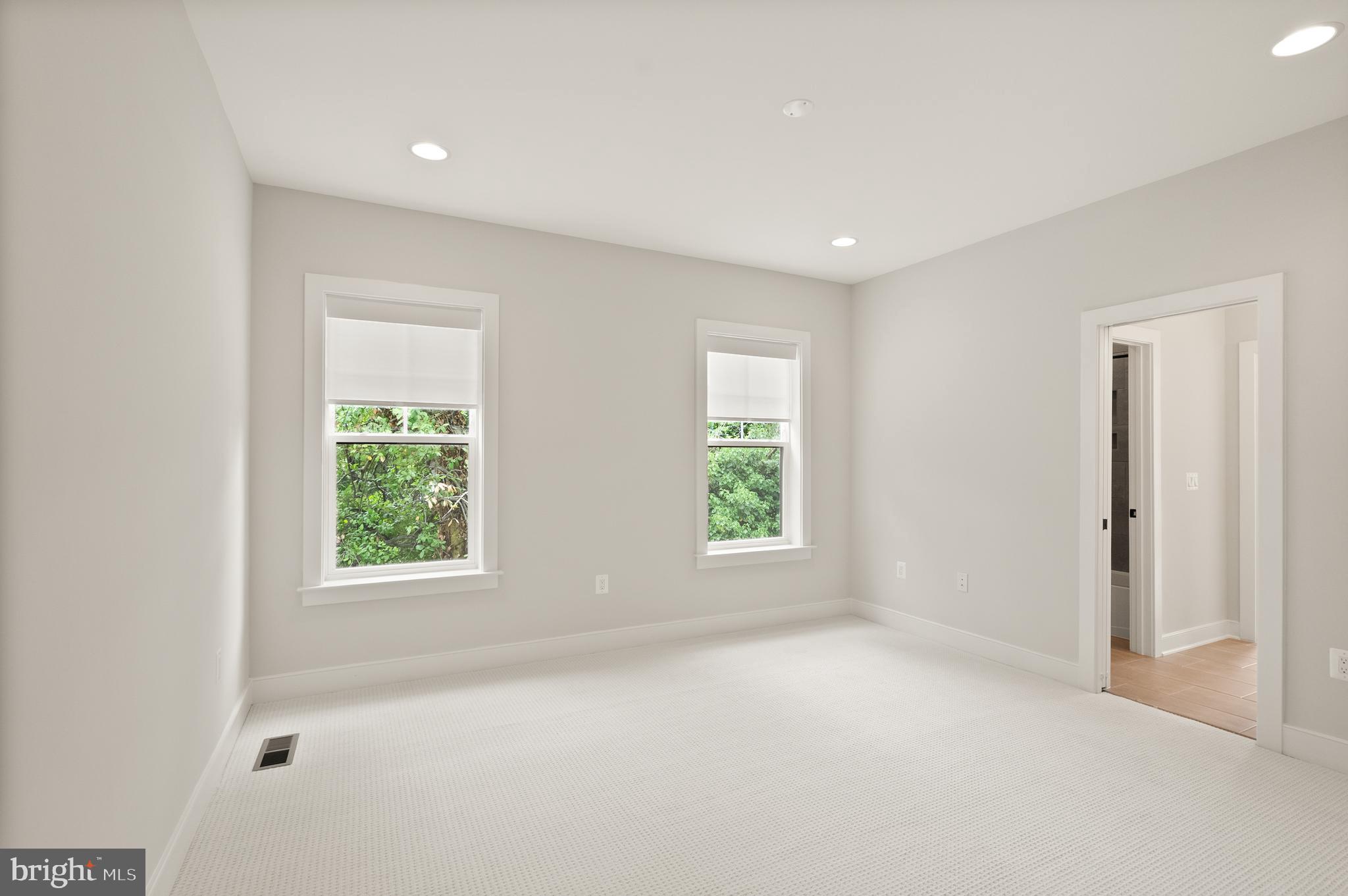 VIENNA WOODS - Residential