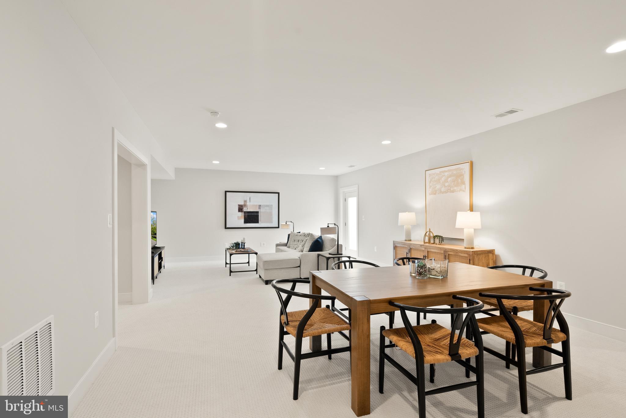 VIENNA WOODS - Residential