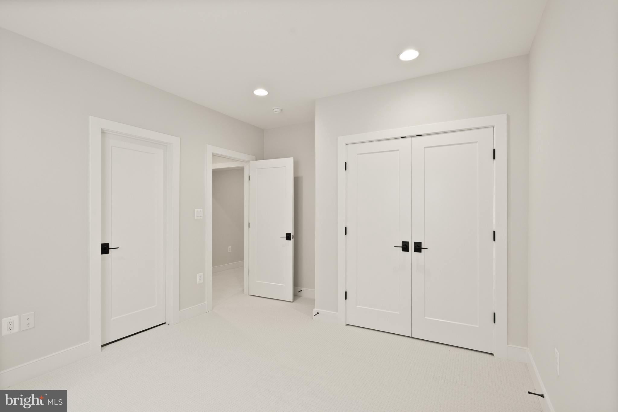 VIENNA WOODS - Residential