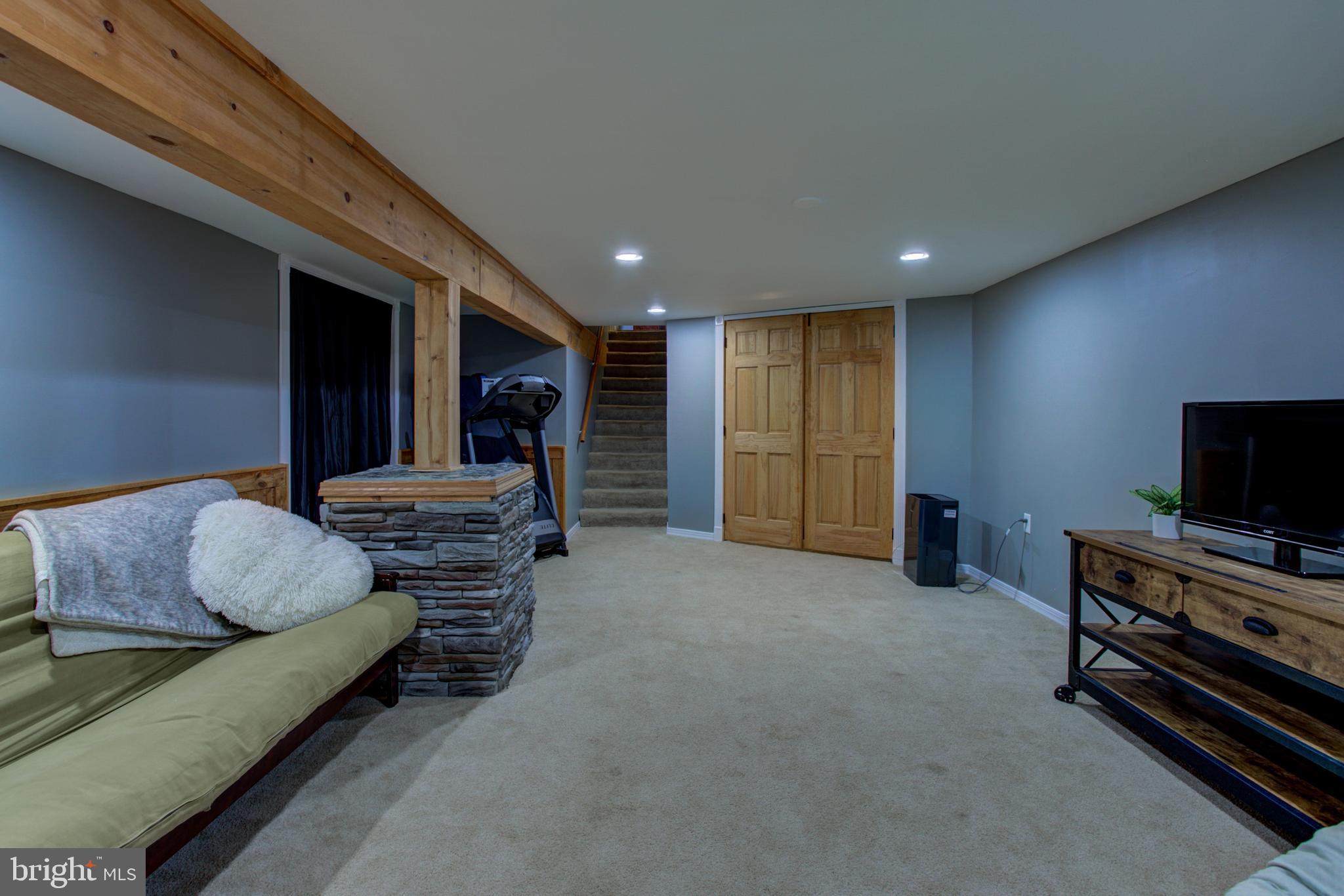 FOREST HILLS - Residential