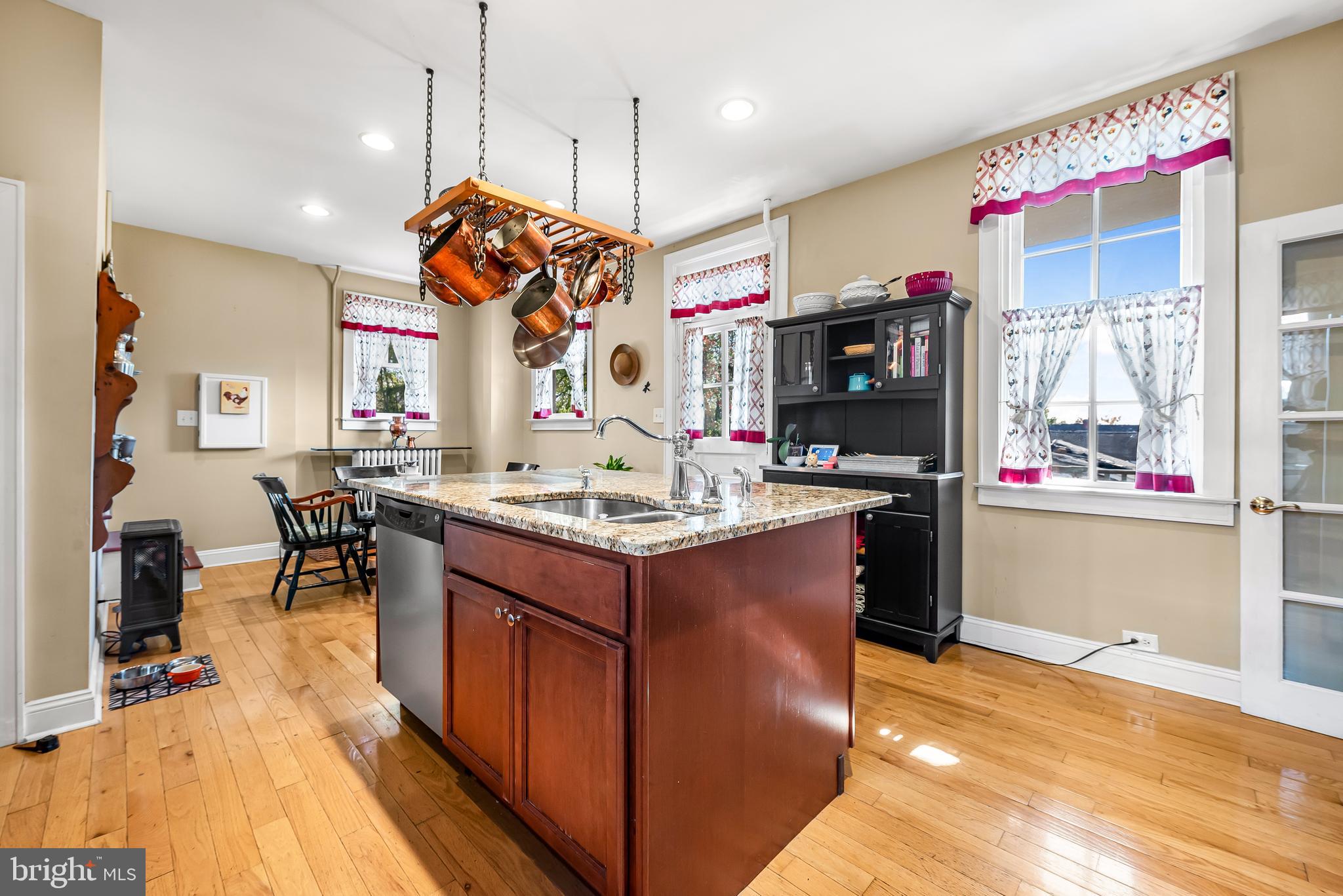 WEST SIDE - Residential