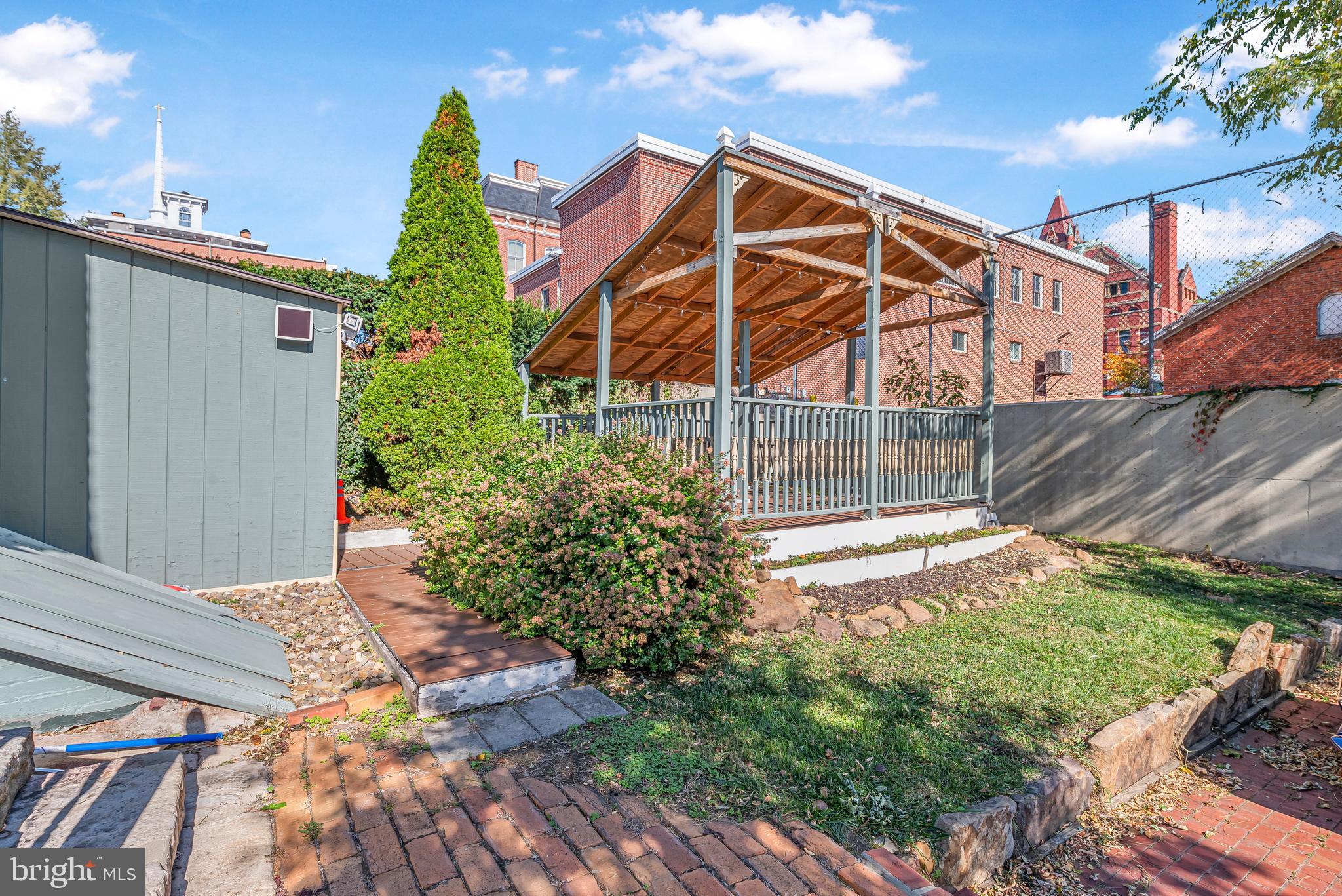 WEST SIDE - Residential