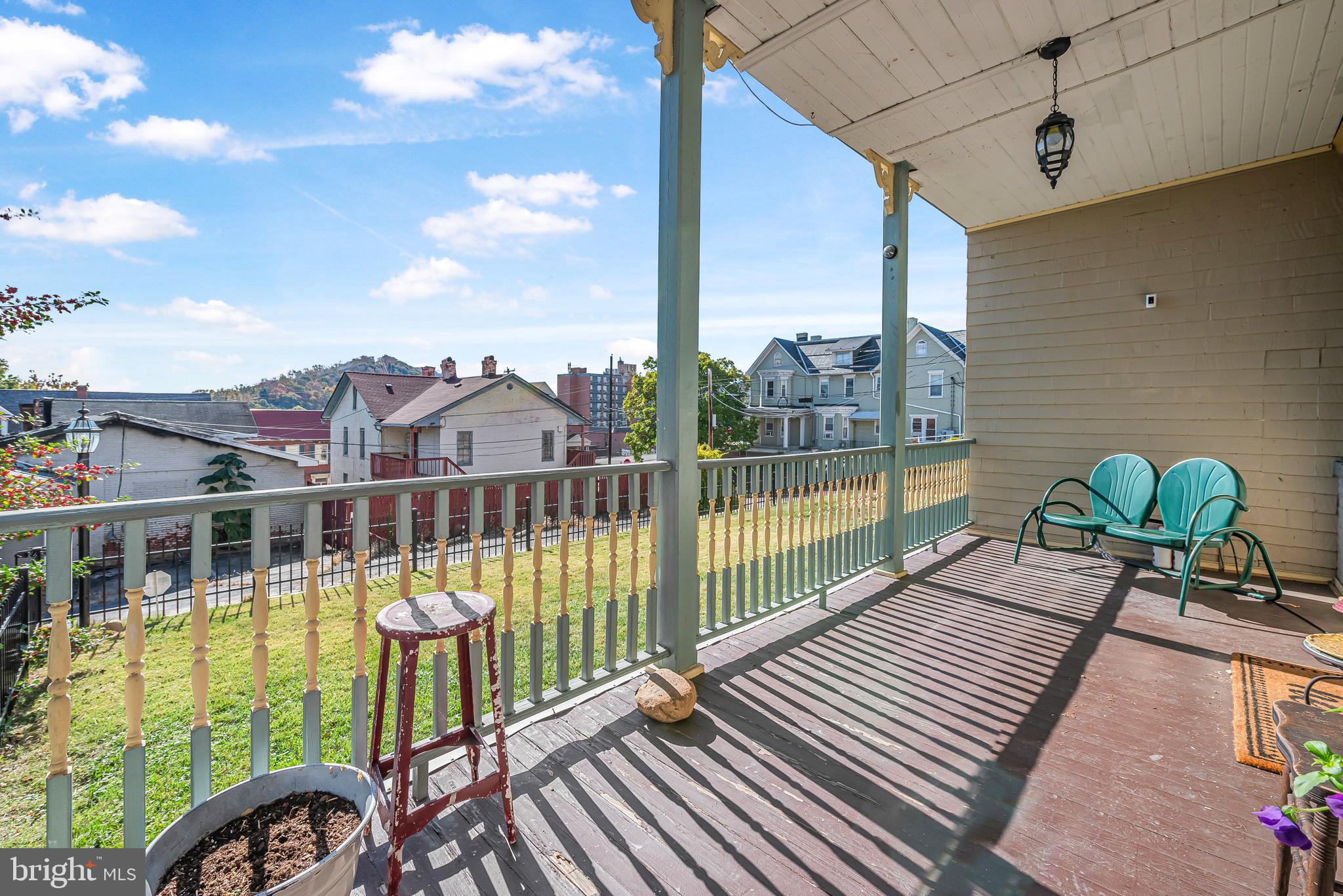WEST SIDE - Residential