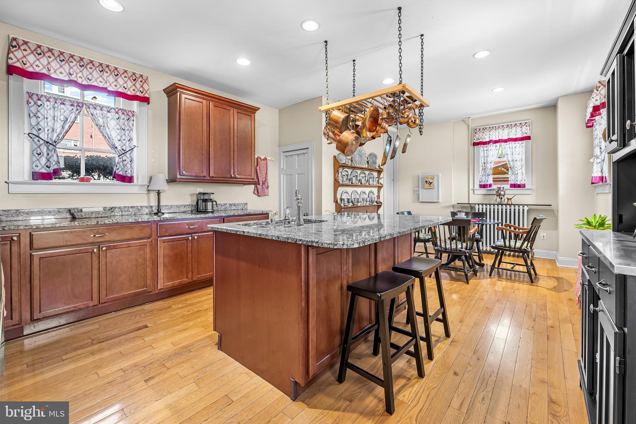 WEST SIDE - Residential