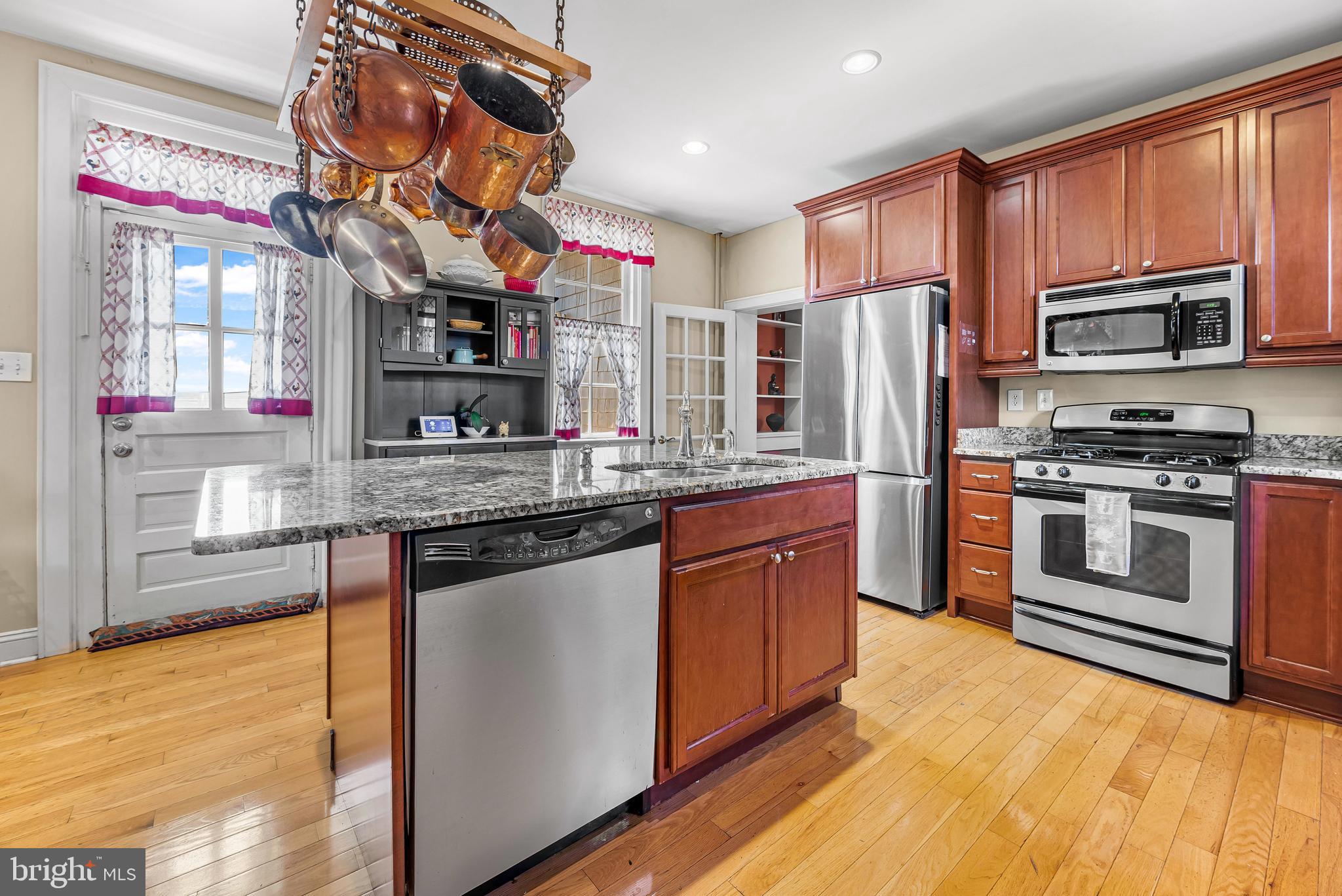 WEST SIDE - Residential