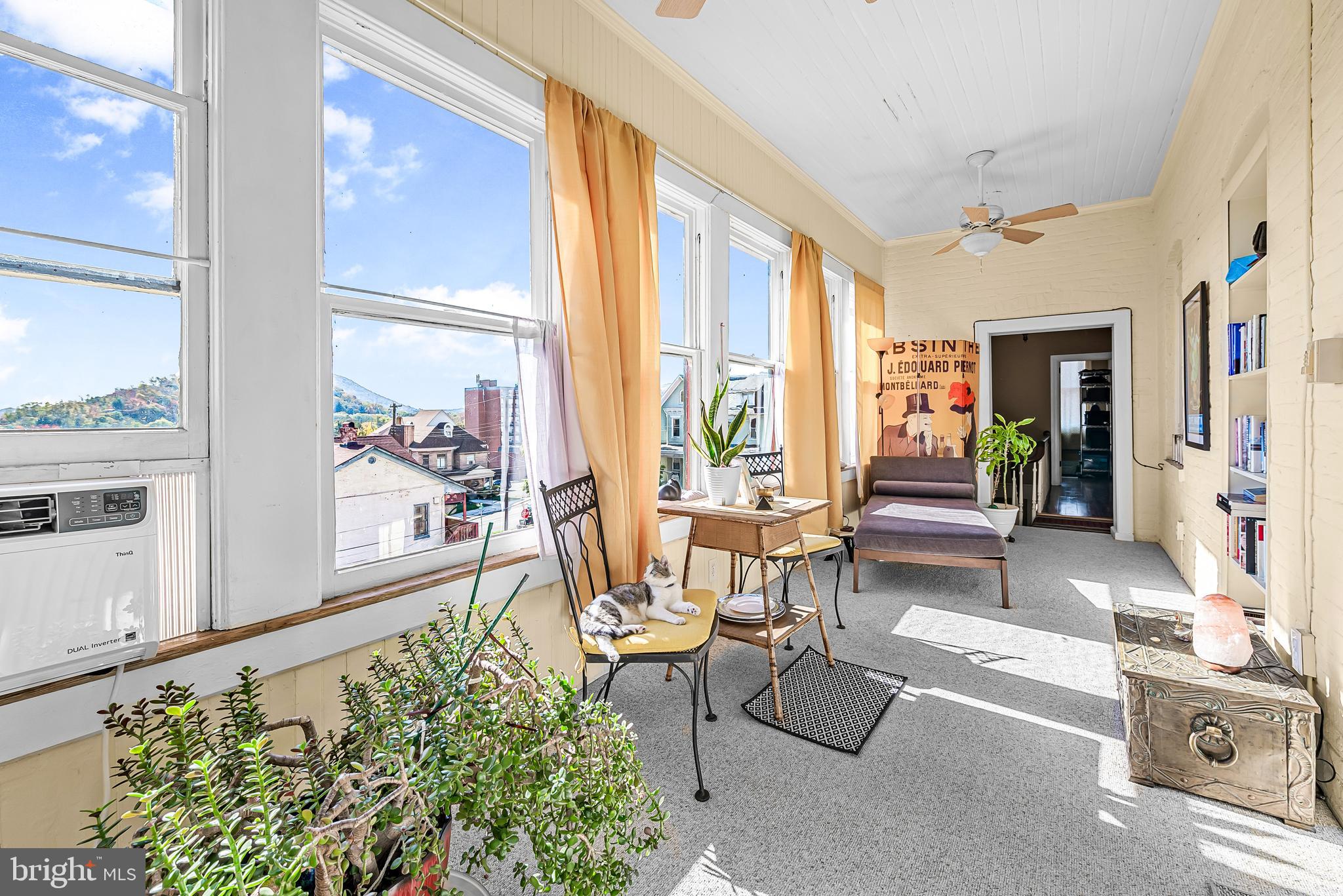 WEST SIDE - Residential