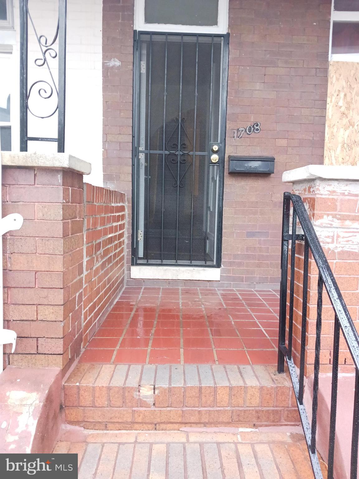 Charming Townhome in a Desirable Baltimore Neighborhood!

Welcome to 1708 E Normal Ave, a beautifully maintained townhome nestled in a sought-after Baltimore community. This inviting property offers 520 sq ft of comfortable living space on an 845 sq ft lot.

Inside, you’ll find 4 spacious bedrooms and 1 full bathroom, complemented by elegant hardwood floors that add warmth and character throughout the home.

Whether you're a first-time buyer or looking to expand your investment portfolio, this home presents a fantastic opportunity in a desirable location.

Don’t miss your chance to own in one of Baltimore’s appealing communities—schedule your showing today!