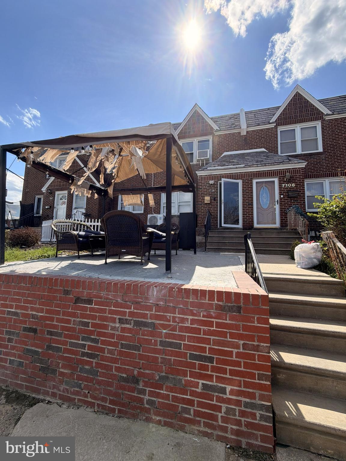Nice and well taking care row home for sale in Castor Gardens,  new kitchen and bathroom, hot water tank and garage door were replace in 2025.