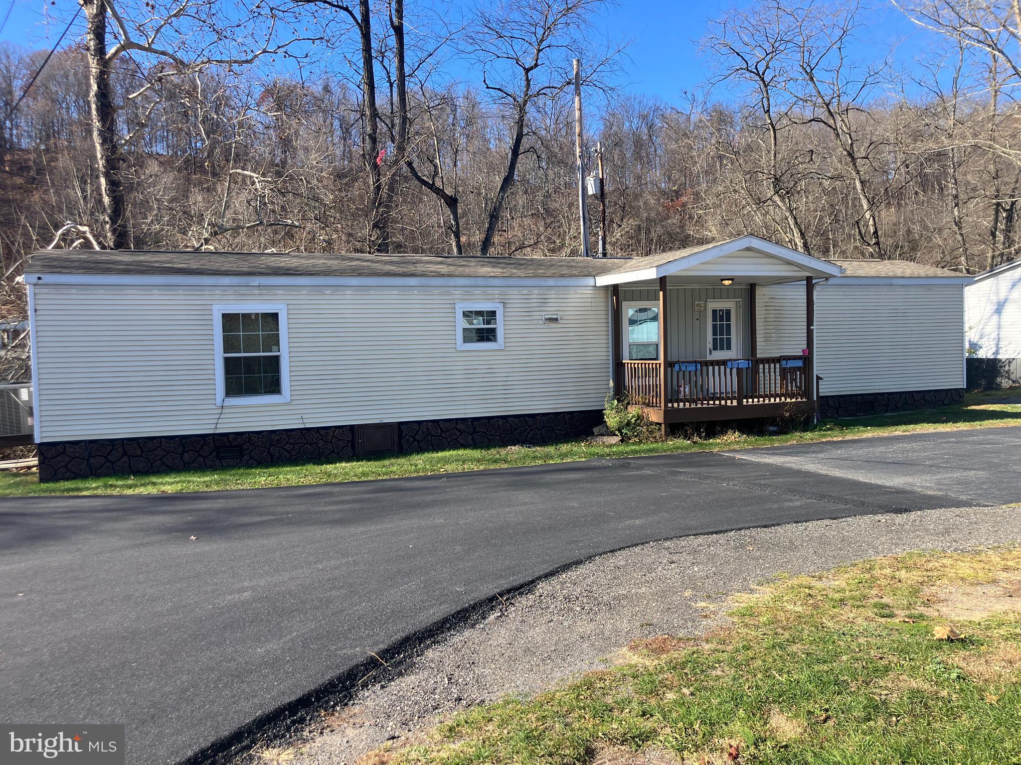 MOBILE HOME IS FOR SALE AND NOT FOR RENT HOWEVER THE MOBILE HOME IS ON A  RENTED LOT"
NICE 2018 14X70 MOBILE HOME ON RENTED LOT - FEATURES 3 BEDROOMS & 2 FULL BATHS - SMALL DECK - KITCHEN/DINING ROOM COMBO - LOCATED IN TRADEWINDS MOBILE HOME PARK - CURRENT LOT RENT IS $425.00 PER MONTH PLUS $100.00 TO COVER WATER - TRASH & SEWER - BACK GROUND CHECK ON APPLICANTS  UNDER 18 - MOBILE HOME ONLY NO REAL PROPERTY CONVEYS
